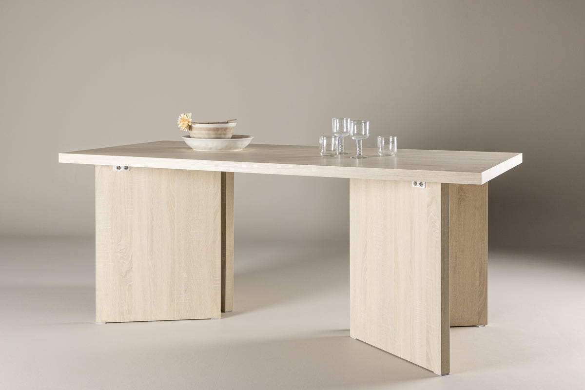 Dining table Nuvira - a rectangular table for family and friends