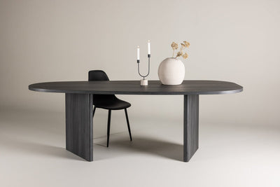 Esstisch Oaky - en elegante Dësch an ovaler Form