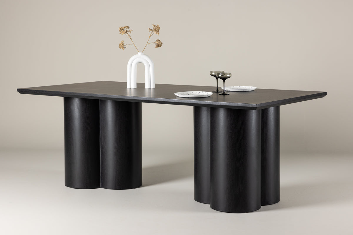 Dining table Nary - combines modern design with timeless elegance