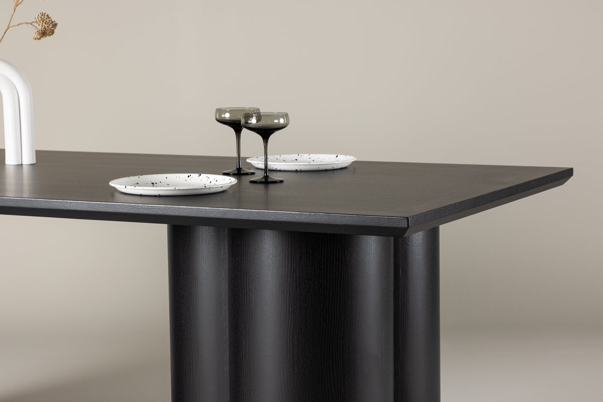 Dining table Nary - combines modern design with timeless elegance
