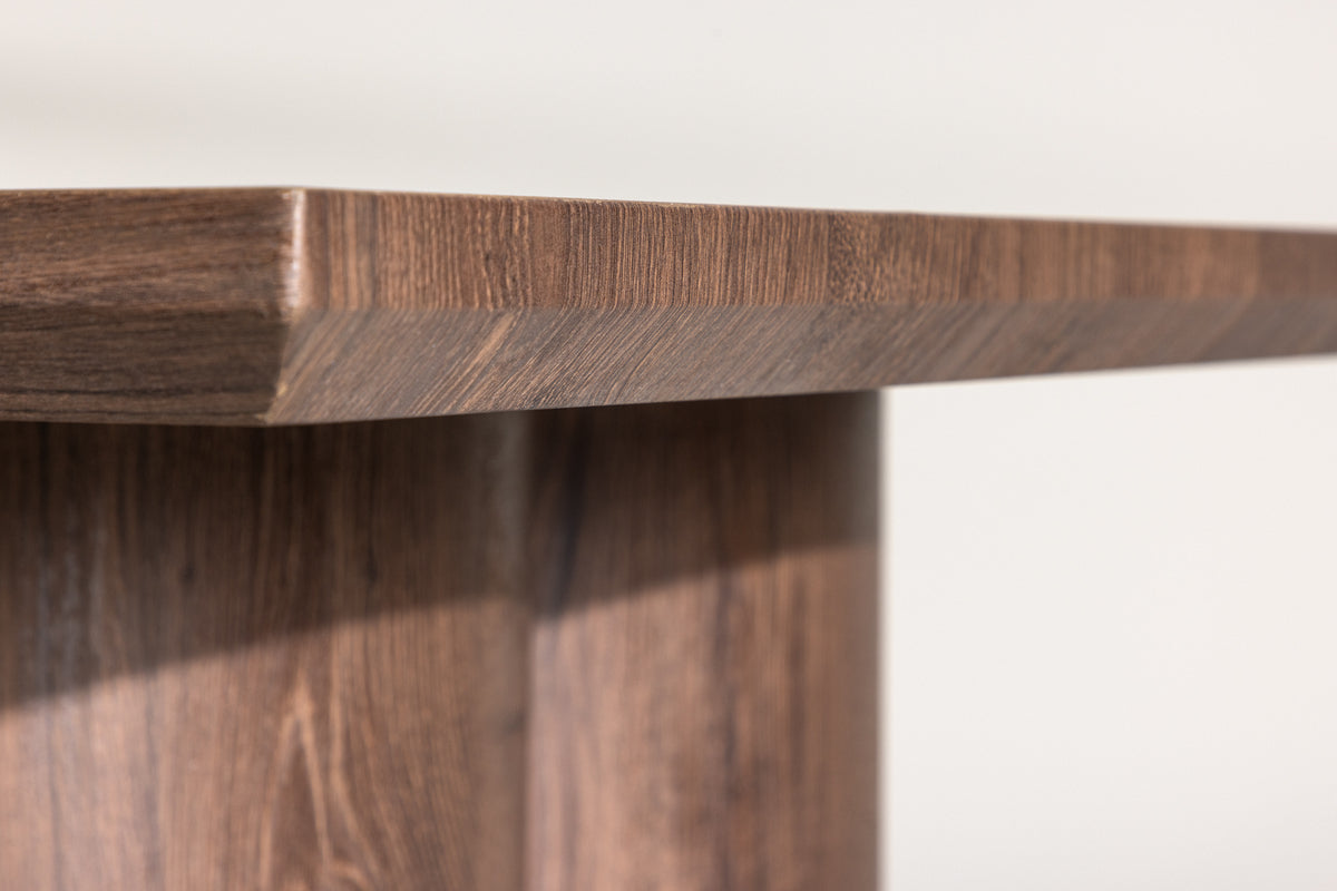 Dining table Nary - combines modern design with timeless elegance