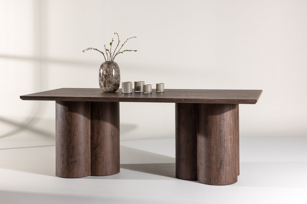 Dining table Nary - combines modern design with timeless elegance