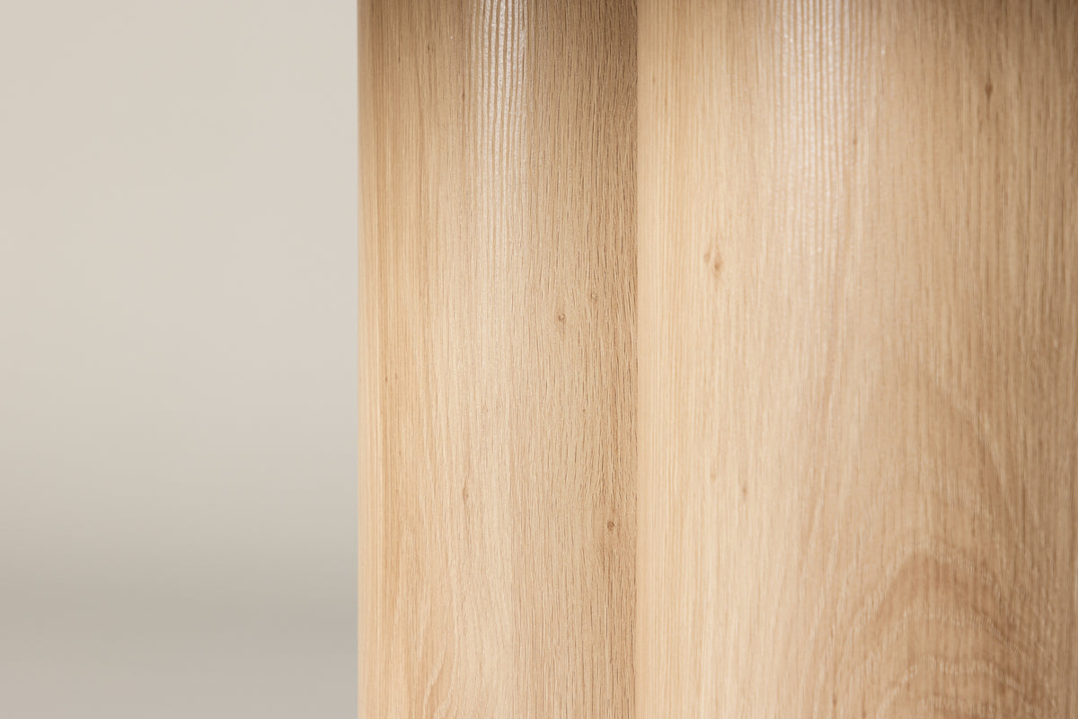 Dining table Nary - combines modern design with timeless elegance