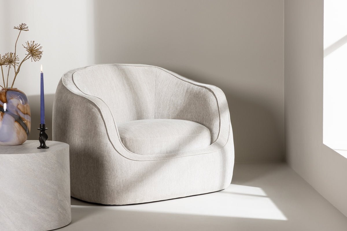 Fauteuil Elias - en gris clair avec des formes arrondies