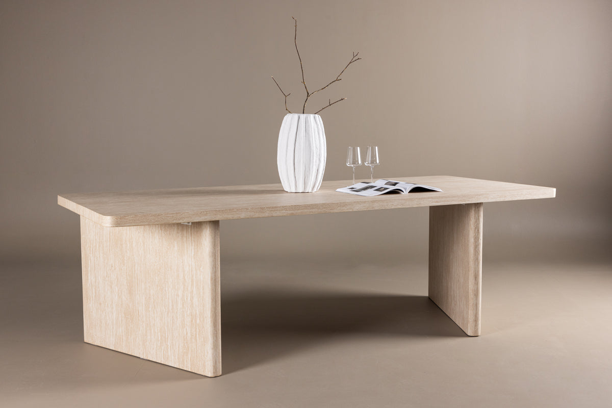 Dining table Alenya - with clear design language and generous tabletop
