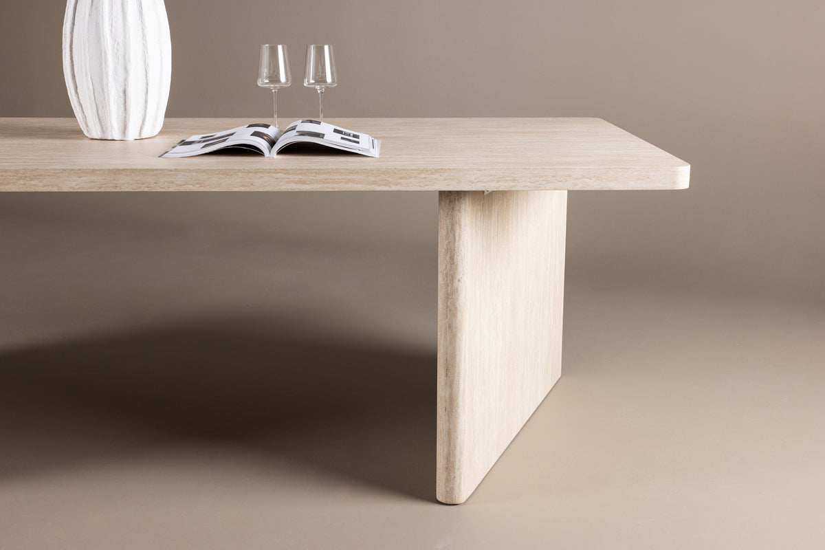 Dining table Alenya - with clear design language and generous tabletop