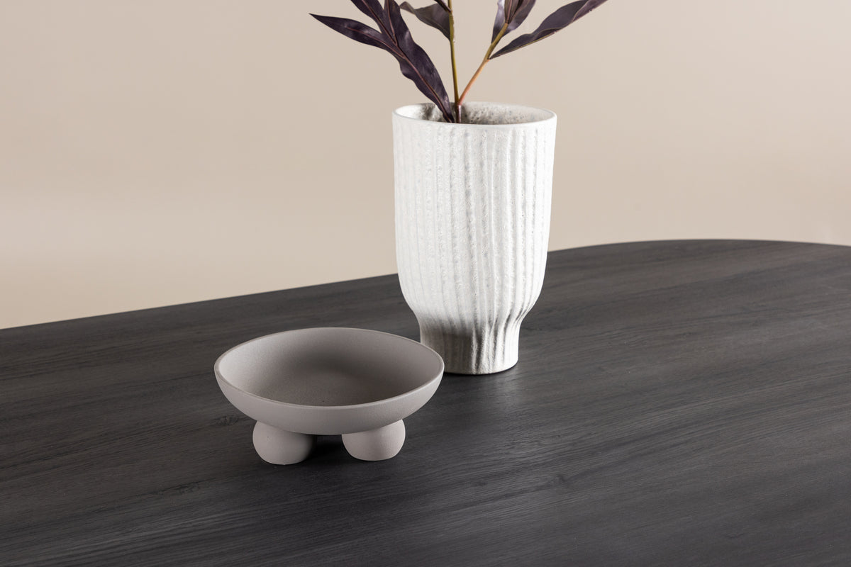 Dining table Veyla - an oval dining table in elegant Black