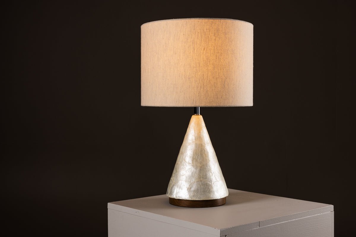 Lampe de table « Pyramidea » – Design élégant en Capiz & Jute en Gris clair