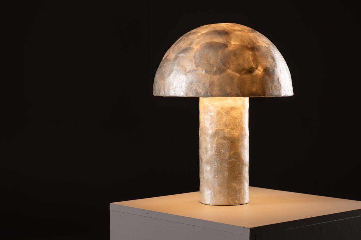 Lampe de table « Aurora » – Design élégant en capiz avec une douce lueur lumineuse