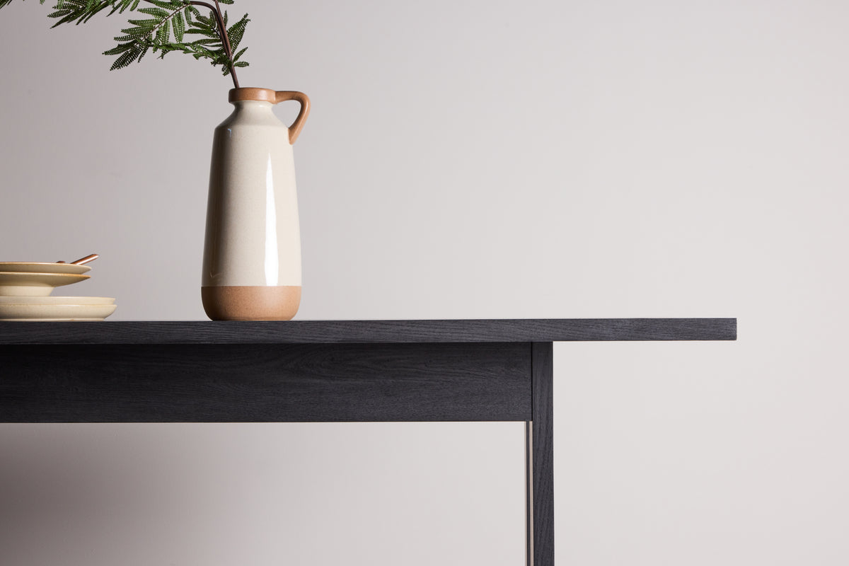 Dining table Tully - a rectangular dining table in elegant Black