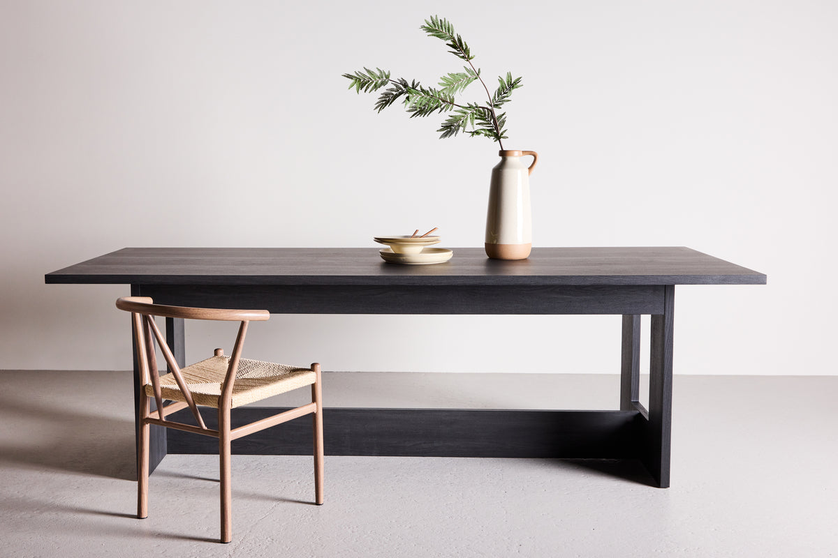 Dining table Tully - a rectangular dining table in elegant Black