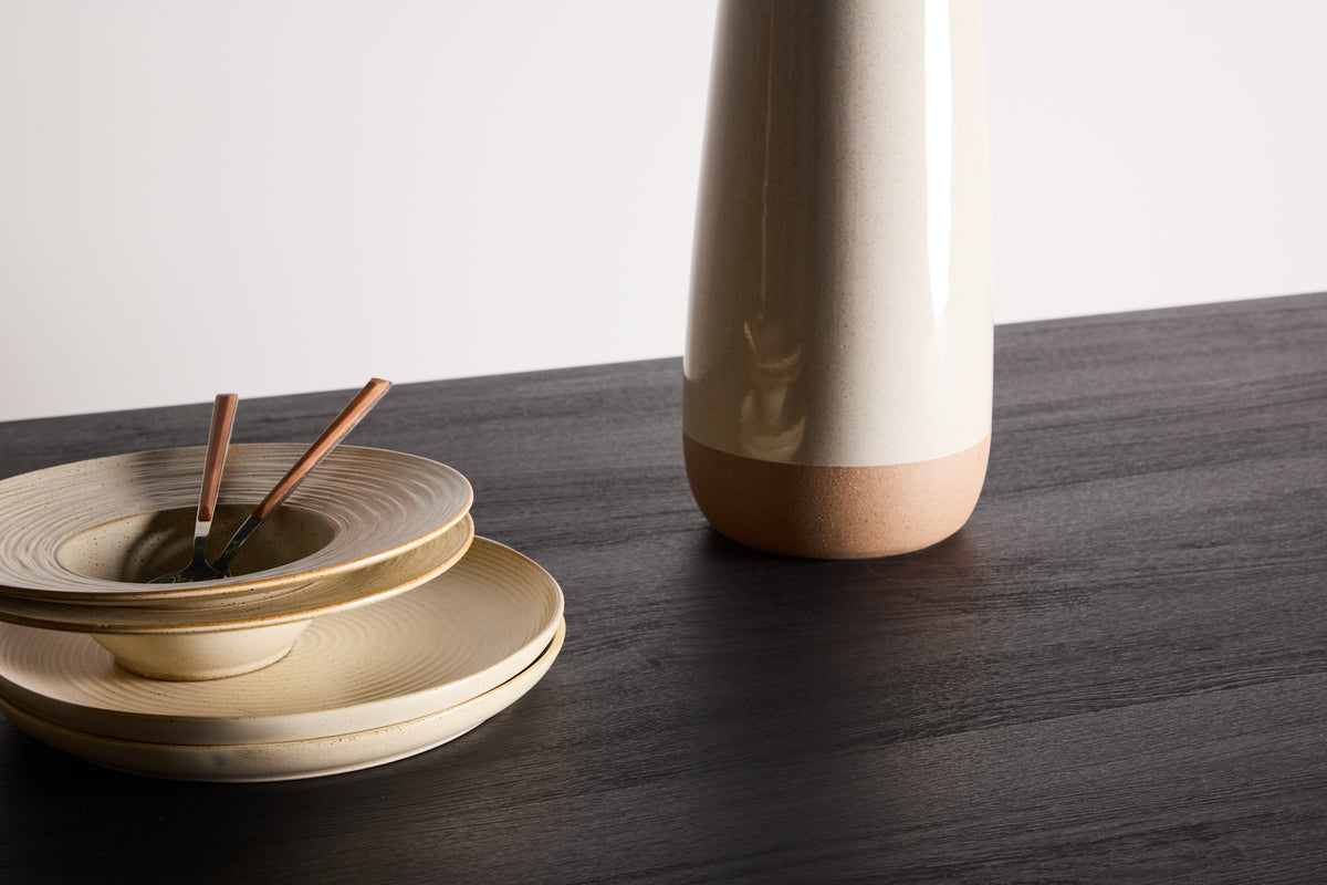 Dining table Tully - a rectangular dining table in elegant Black