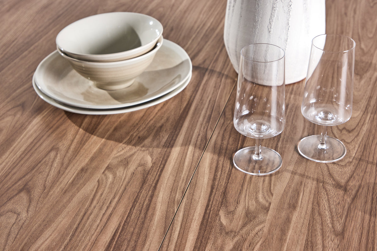 Dining Table Calma - a round dining table in Scandinavian style