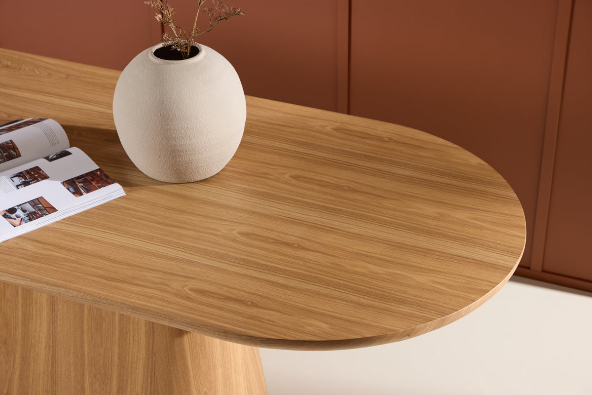 Dining table Marlin - modern design with a natural, harmonious appearance