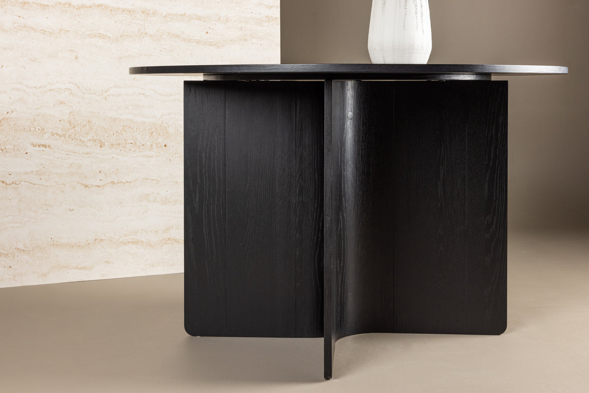 Dining Table Isola - in harmonious design with an elegant touch