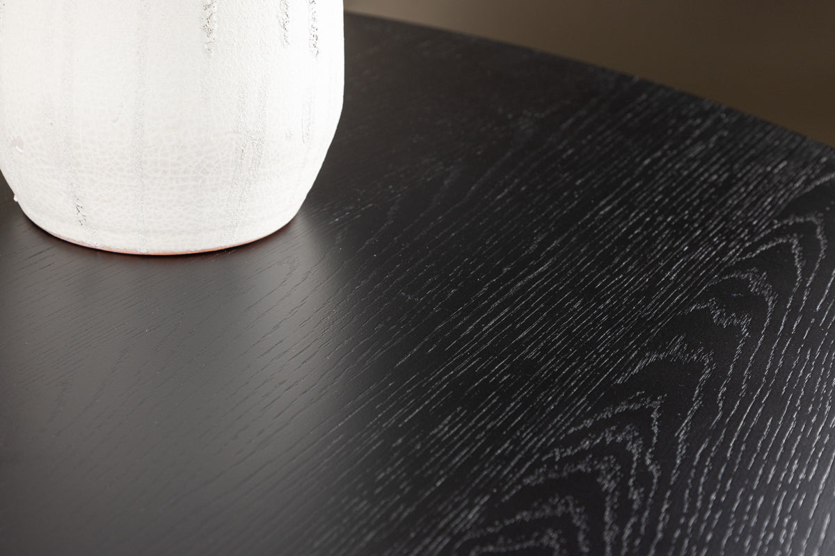 Dining Table Isola - in harmonious design with an elegant touch