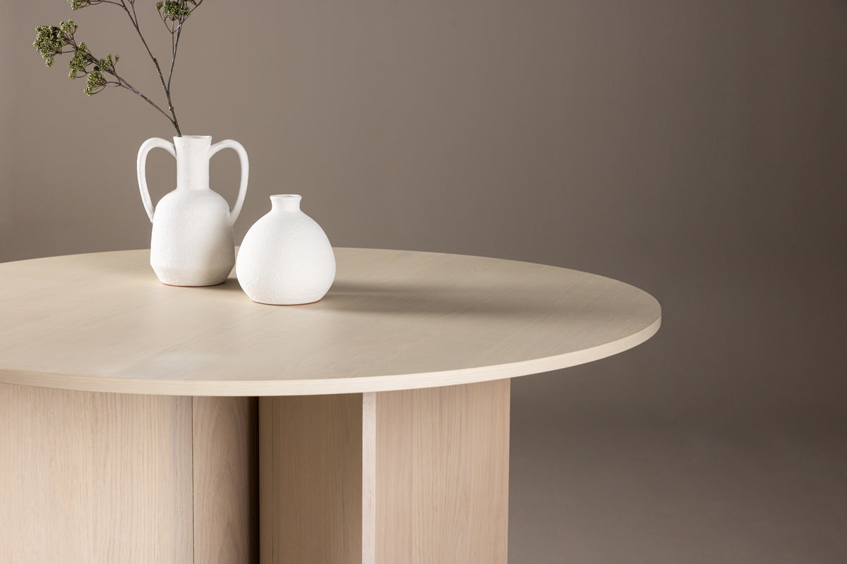 Dining Table Isola - in harmonious design with an elegant touch
