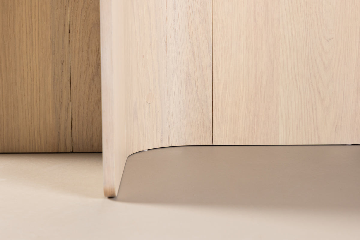 Dining Table Isola - in harmonious design with an elegant touch