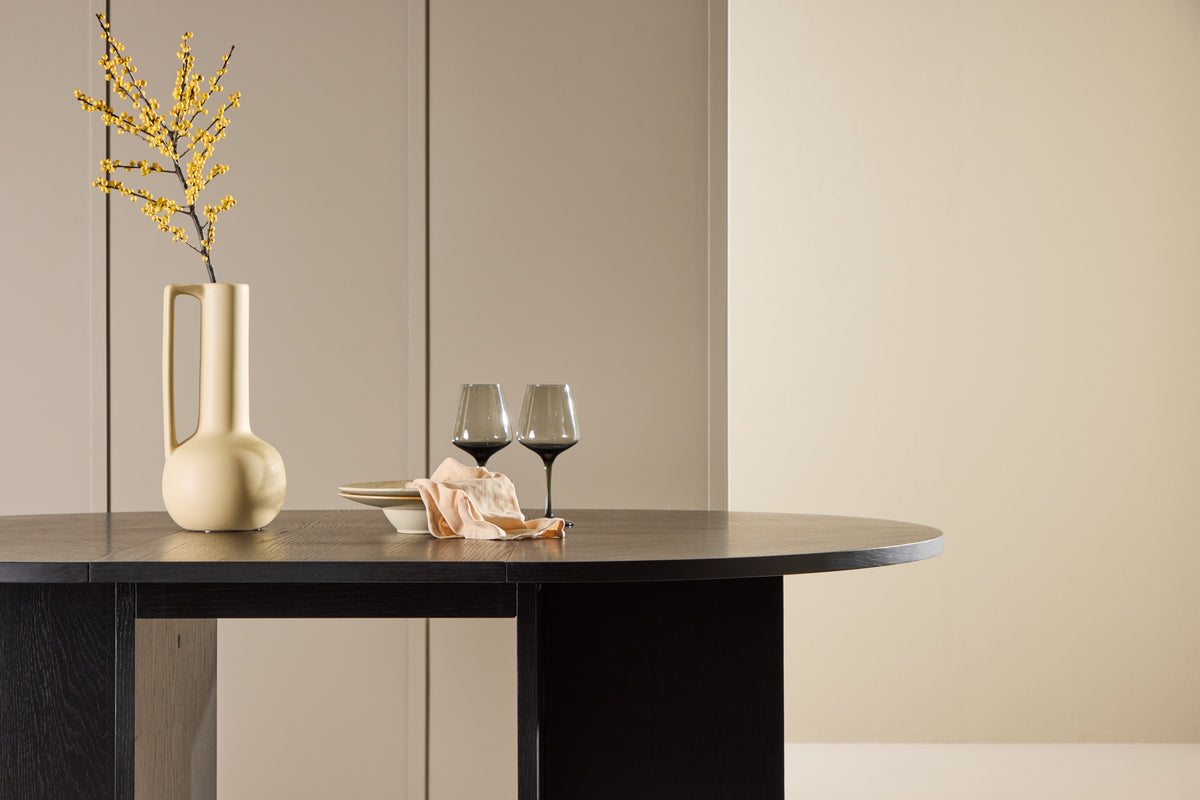 Dining Table Zephyr - the perfect balance between functionality and style
