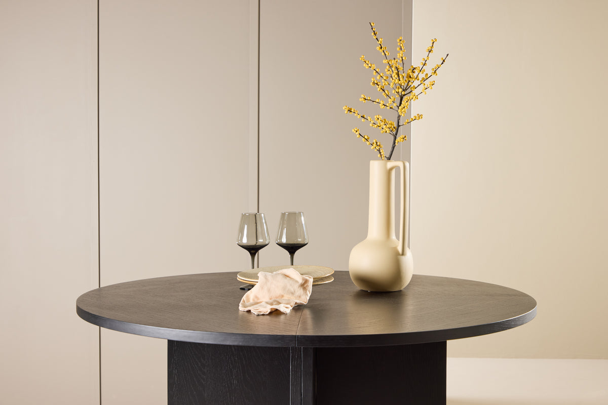 Dining Table Zephyr - the perfect balance between functionality and style