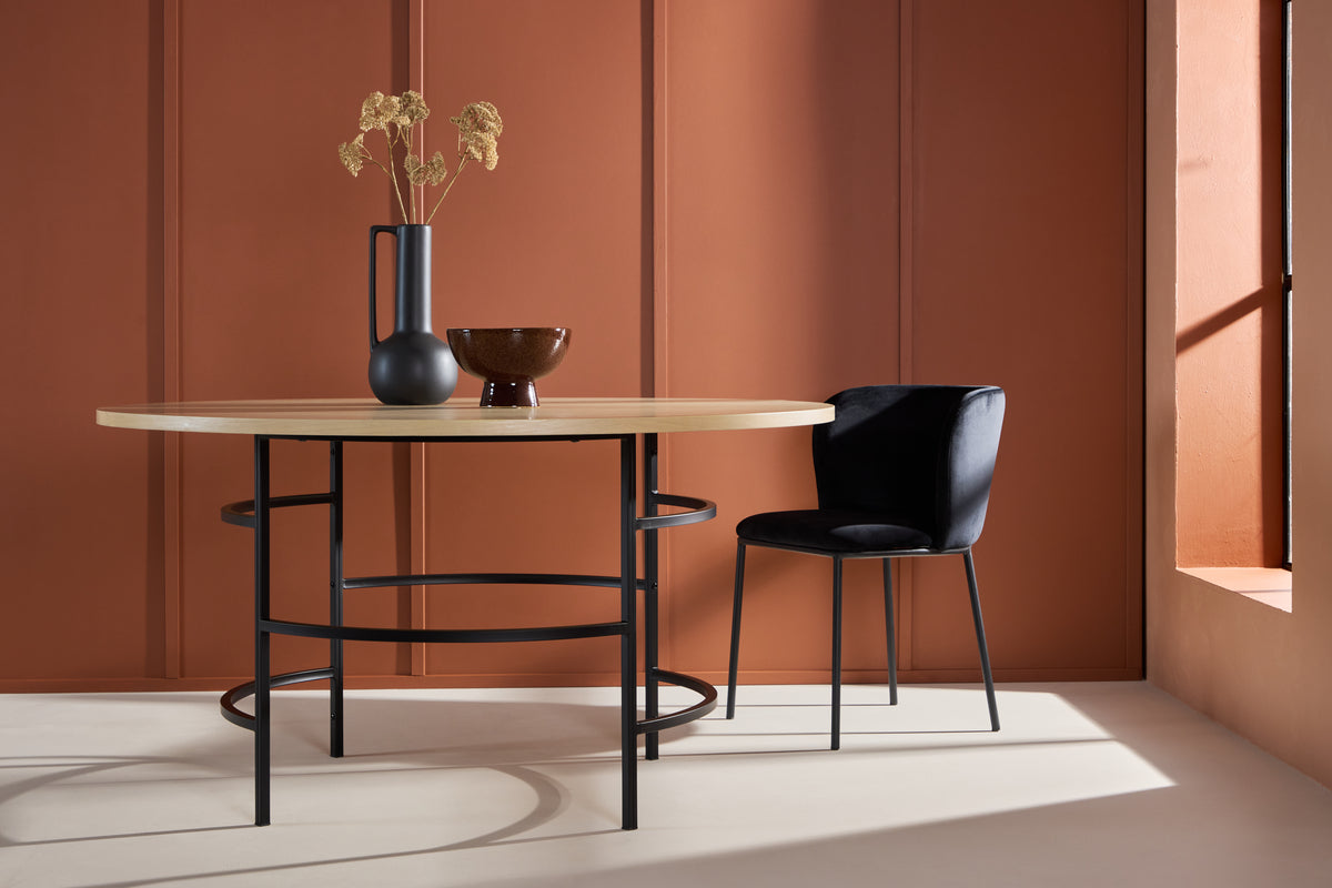Dining Table Solara - in modern, Scandinavian-inspired design