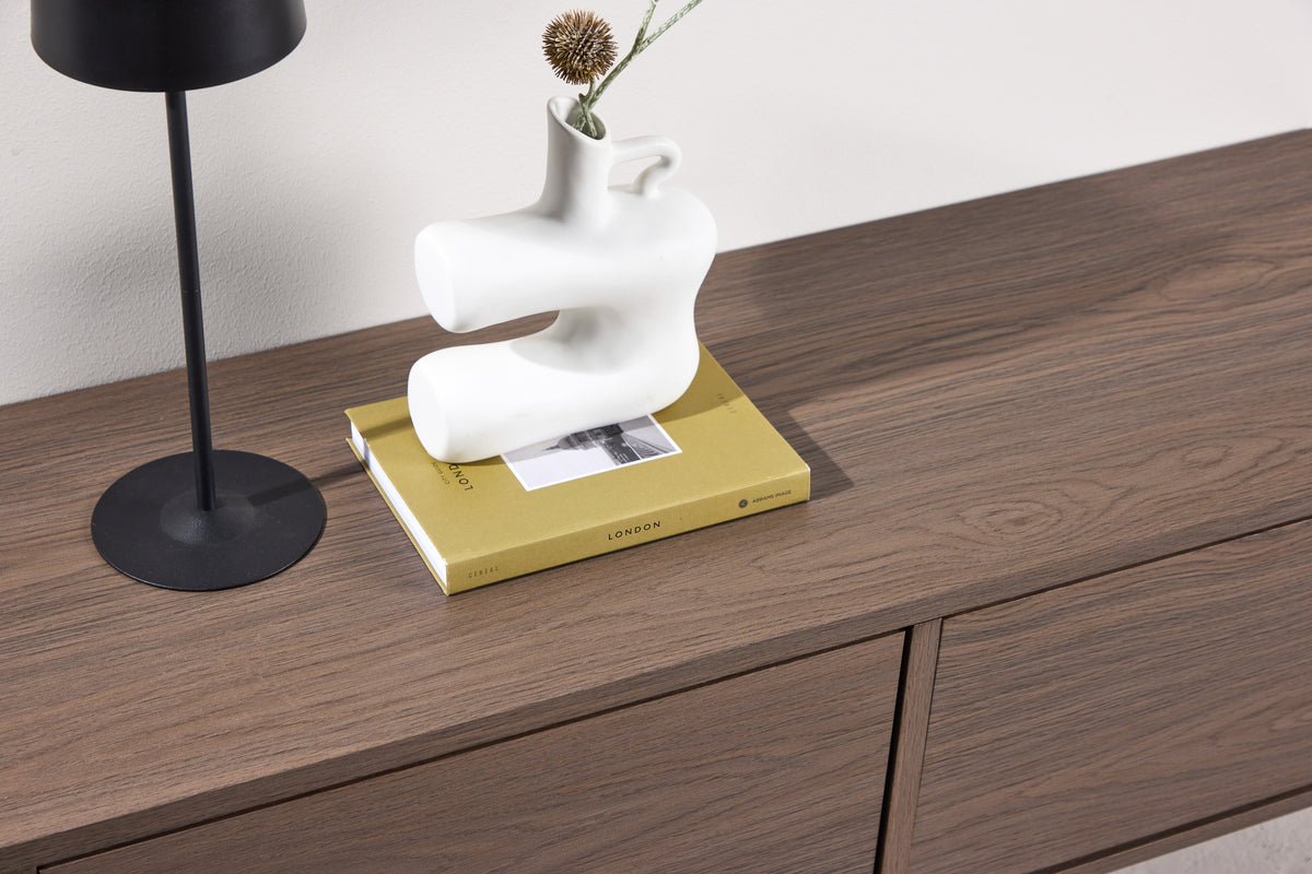 Designer TV-Ënnerstänn Taverno – Warm Holzdesign mat Späicherraum