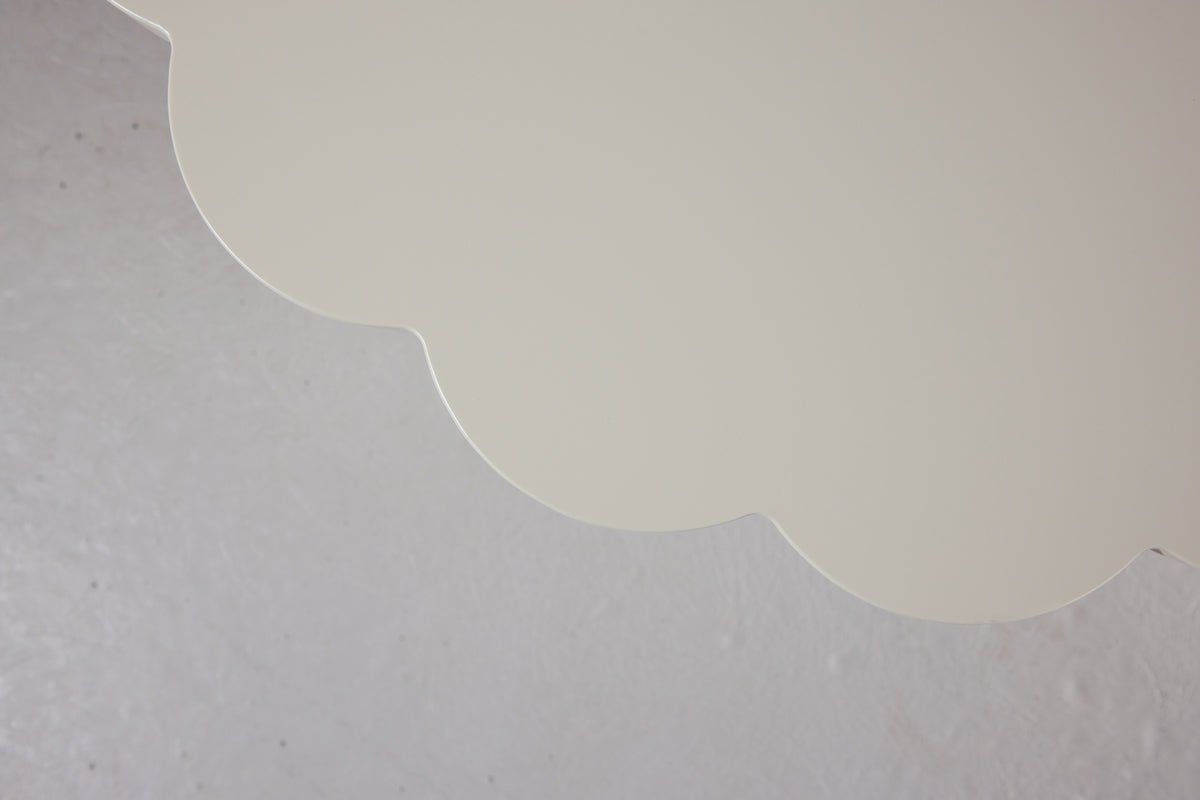 Table basse Florena - en Beige avec bord ondulé