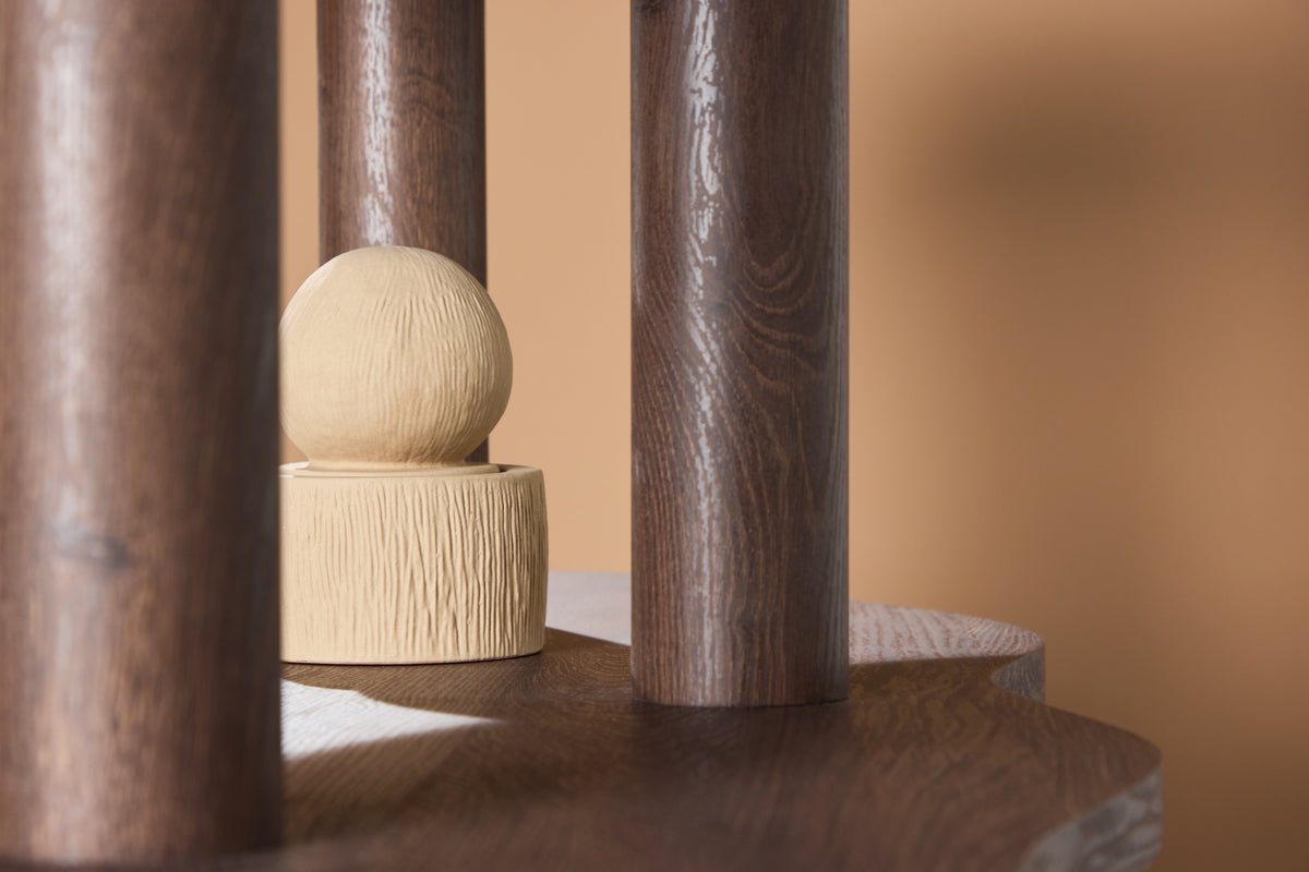 Regal Aureo – 3-tier shelf in mocha with wave shape