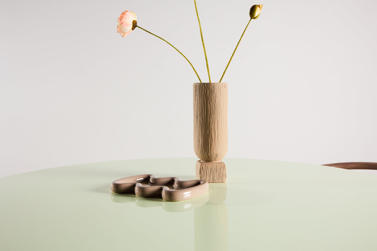 Dining table Yarra - a round dining table in Scandinavian style