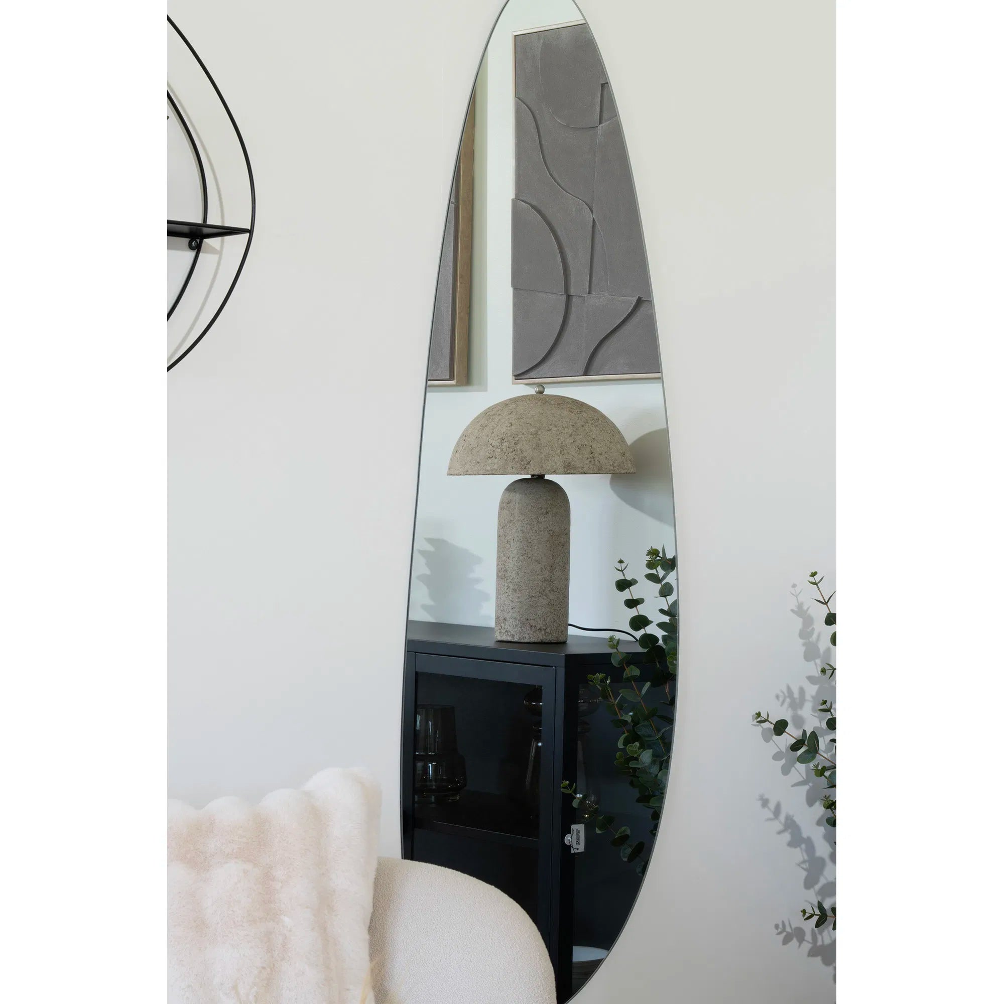 Dëschlampe „Astley“ – Skulpturalt Design an Steen-Optik