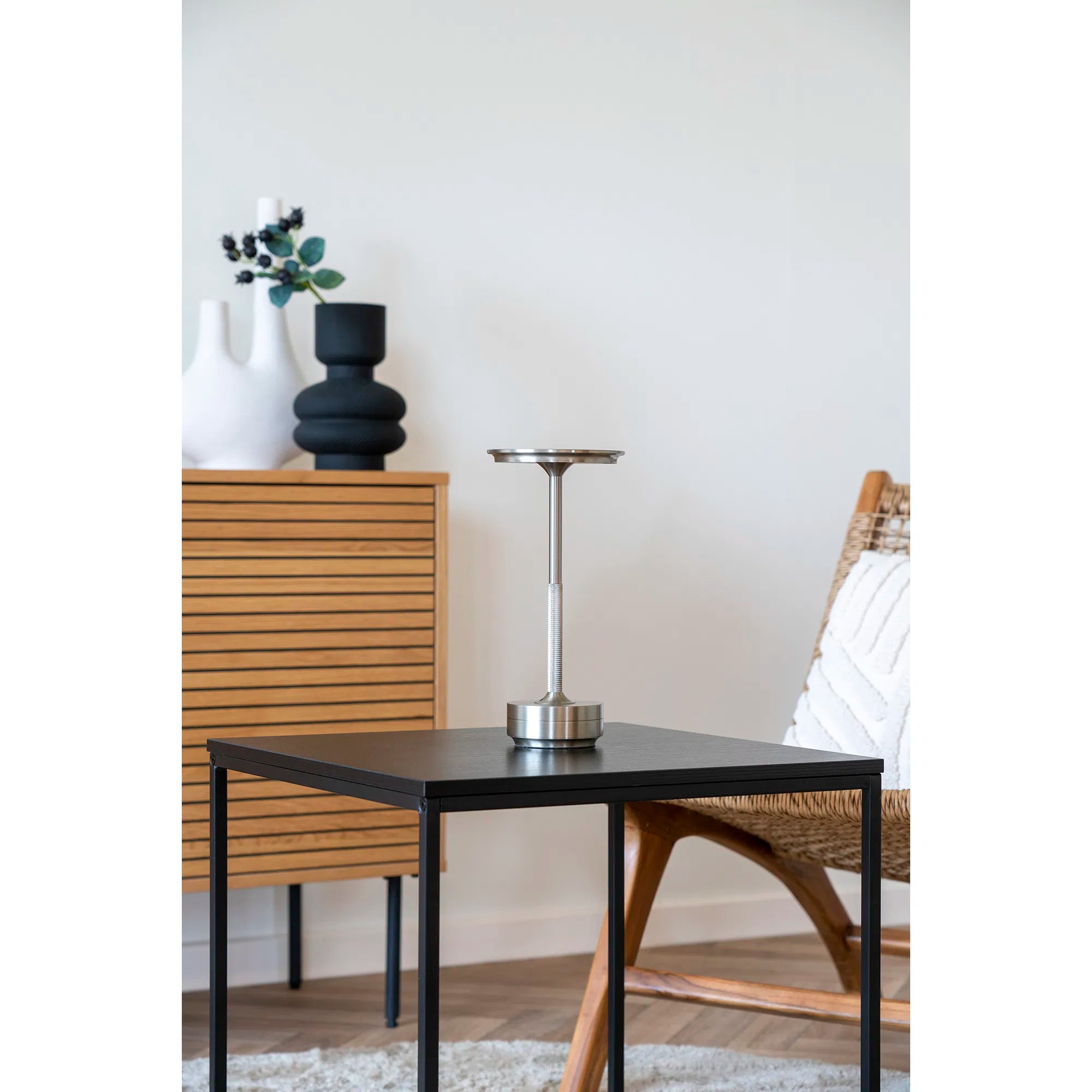 Dëschlampe „Ardena“ – Eleganz a Gold, Sëlwer & Schwaarz