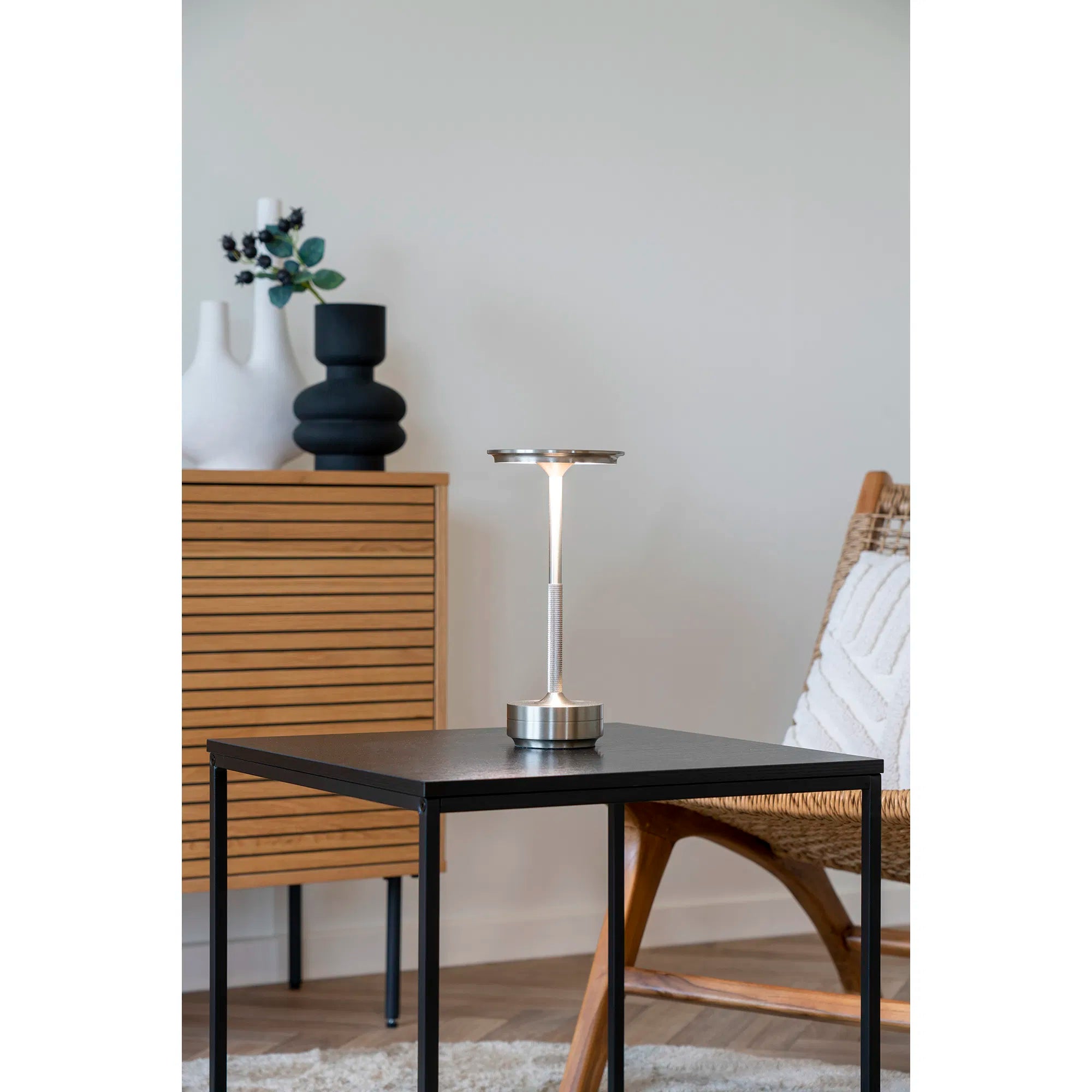 Dëschlampe „Ardena“ – Eleganz a Gold, Sëlwer & Schwaarz