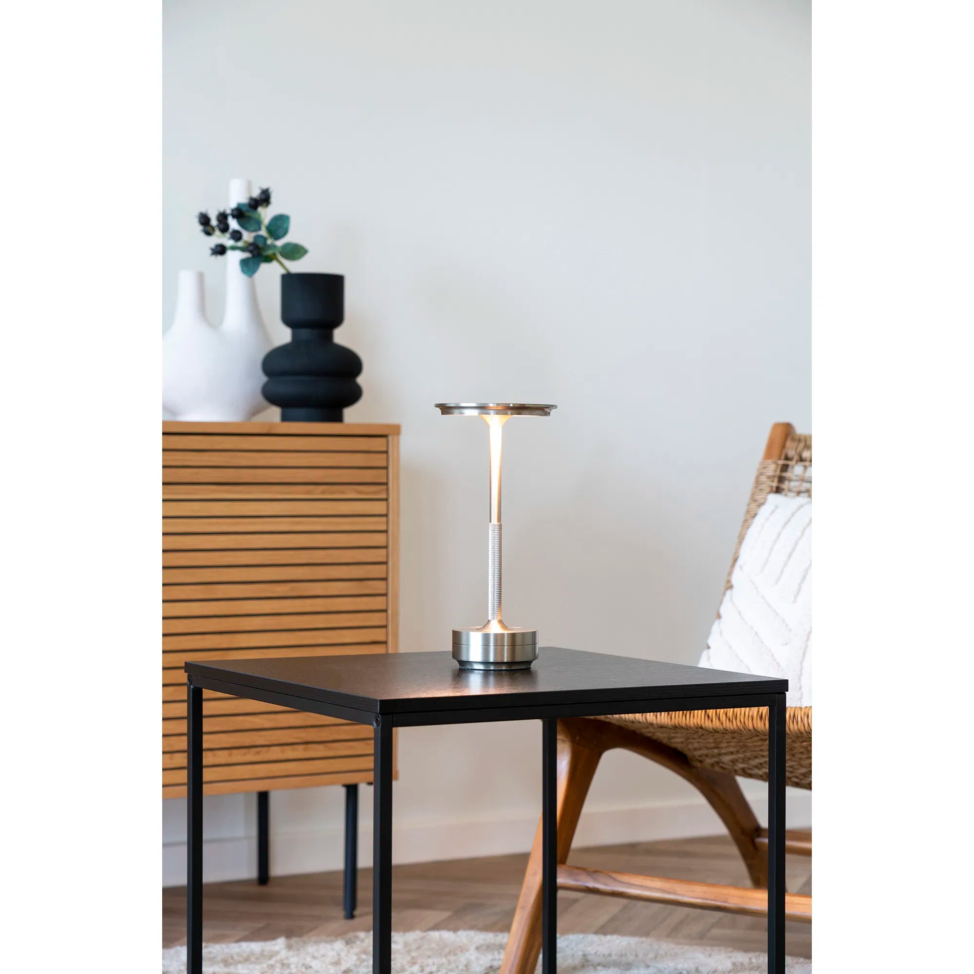 Dëschlampe „Ardena“ – Eleganz a Gold, Sëlwer & Schwaarz