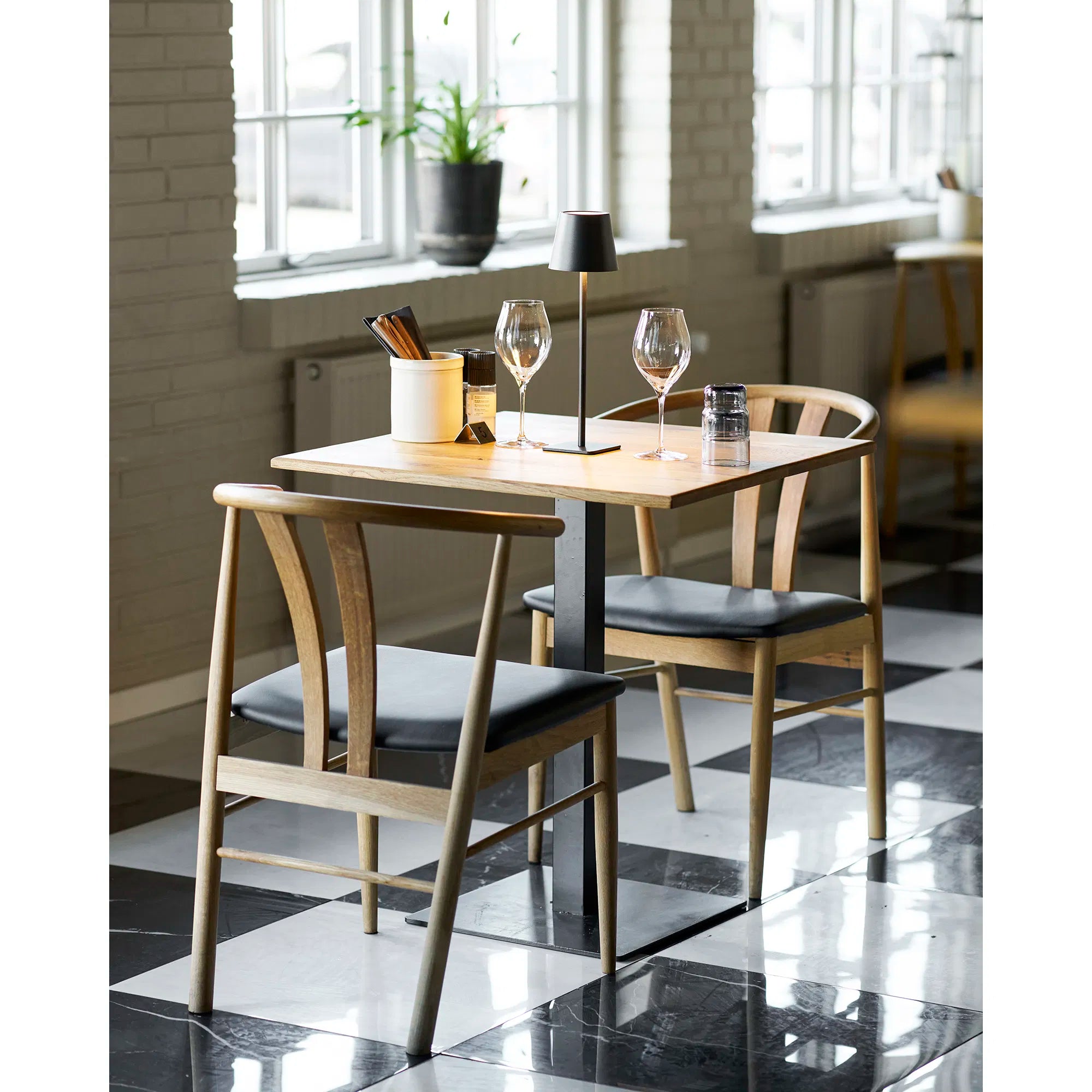 Dëschlampe „Lucardo“ – Minimalistescht Design