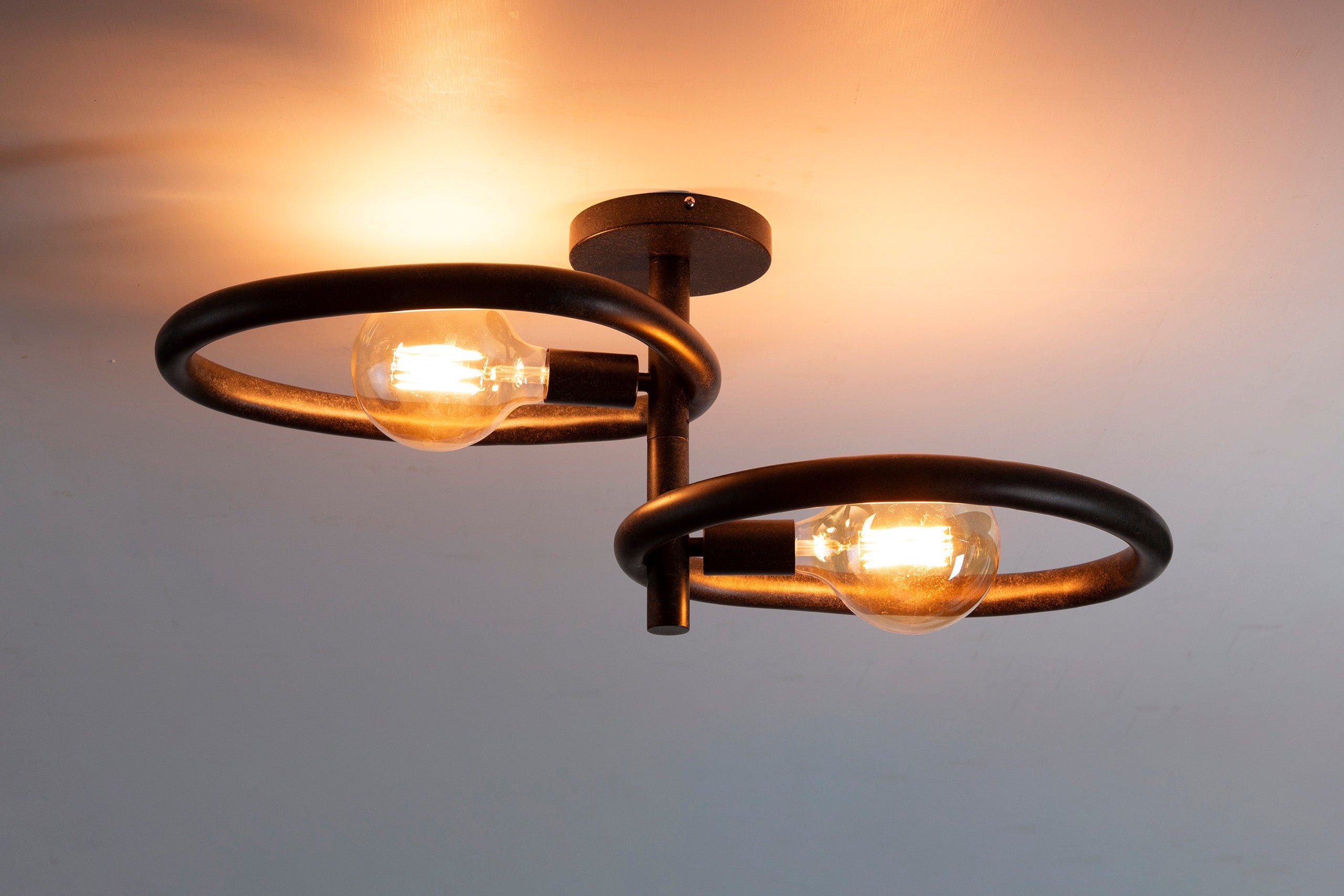 Plafonnier « Orelia » – Luminaire en métal noir avec têtes d’éclairage orientables