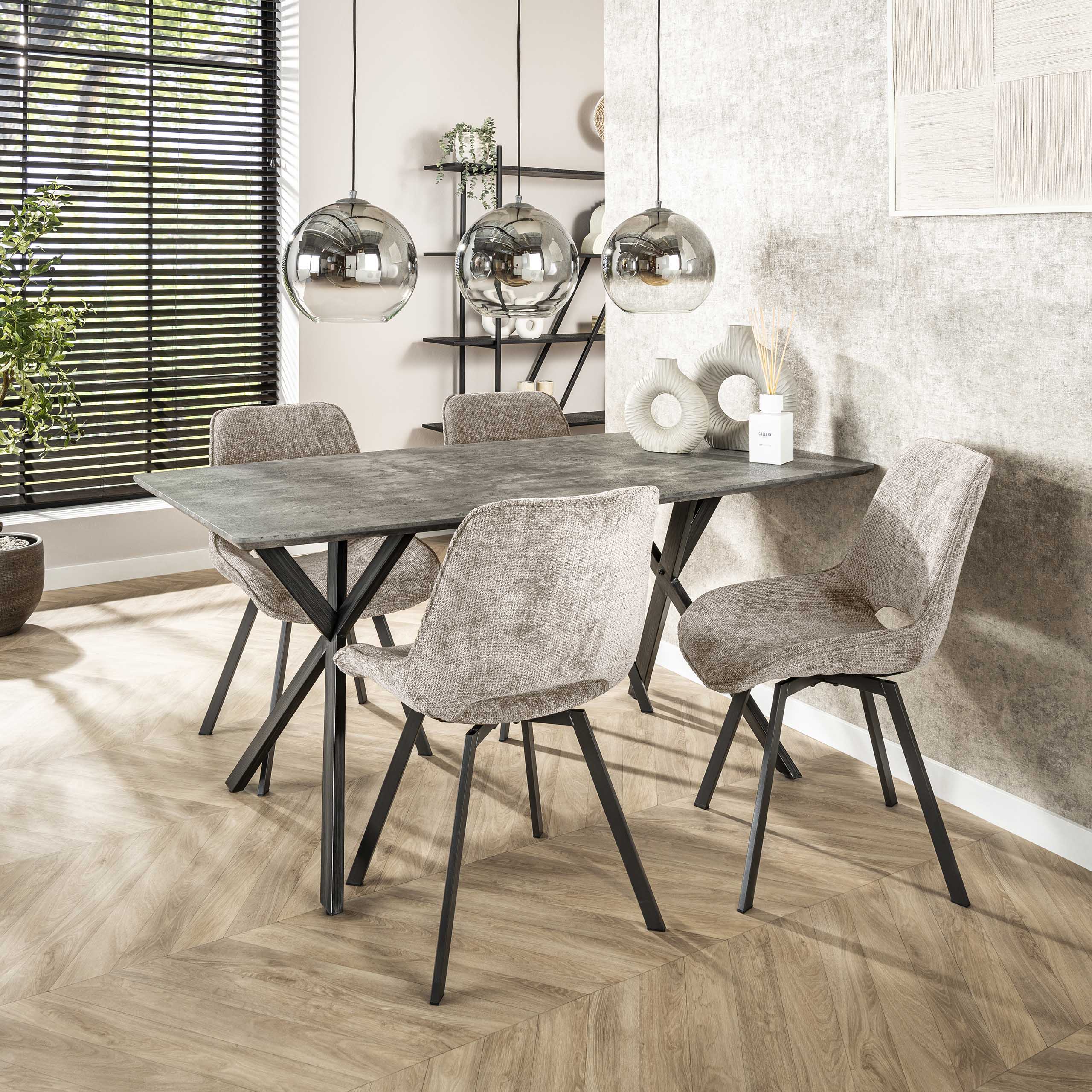 Pendelleuchte „Lumetto“ – Rauchglas mit Farbverlauf und Metallarmatur