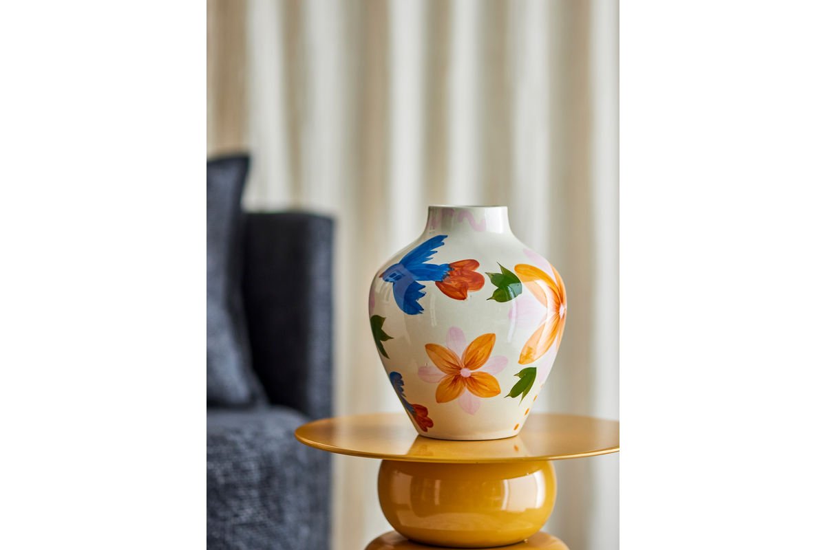 Vase Mariella – vase en grès peint à la main en couleurs avec motif d'oiseau