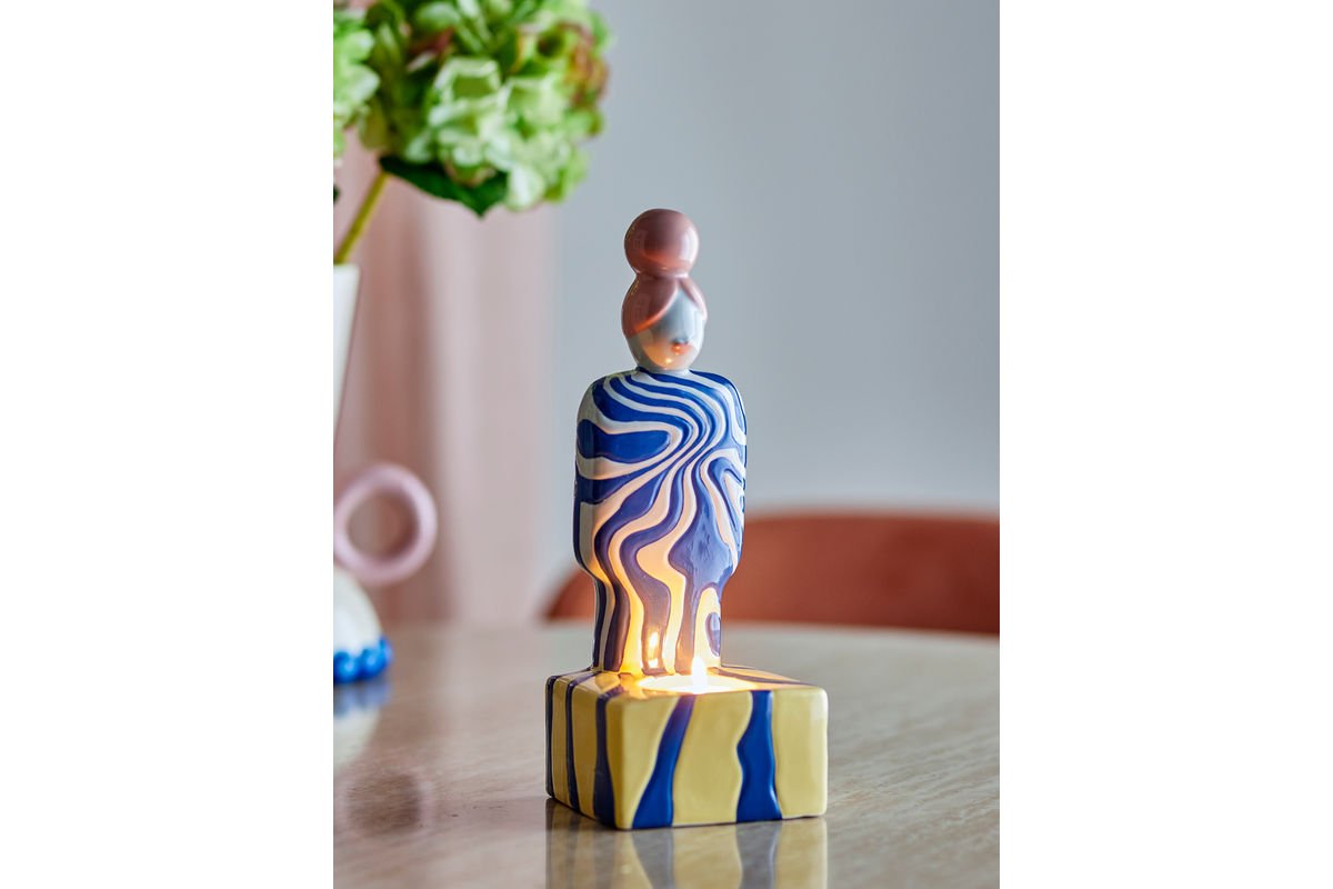 Teelichthalter Suri – Handbemoolt Figur mat Dräiwelmotiv