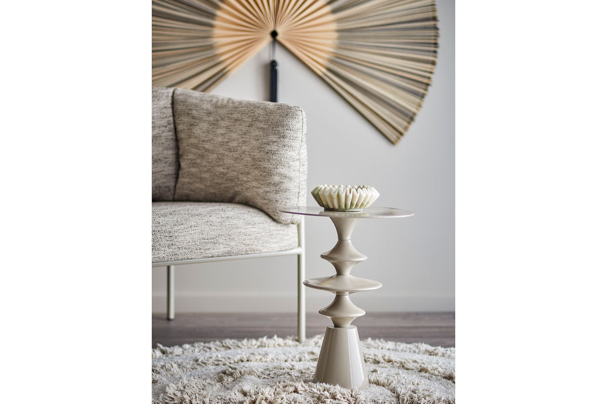 Table d'appoint Avero – Design sculptural en ton beige clair