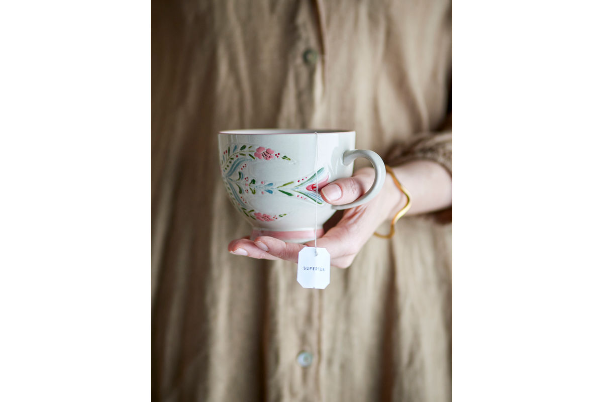 Lunelle Cup Set – Hand-Painted Stoneware with Floral Motifs (Set of 4)