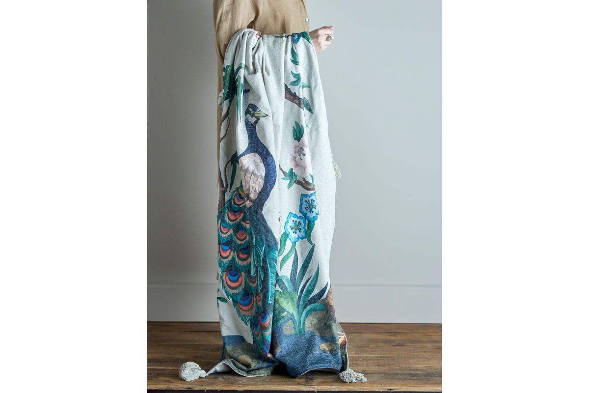 Tagesdëck Pfaui – aus gewebtem Polyester mat Quasten