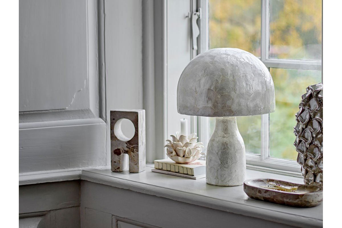 Table Lamp Nerea – Shimmering Capiz Design in Natural Tones