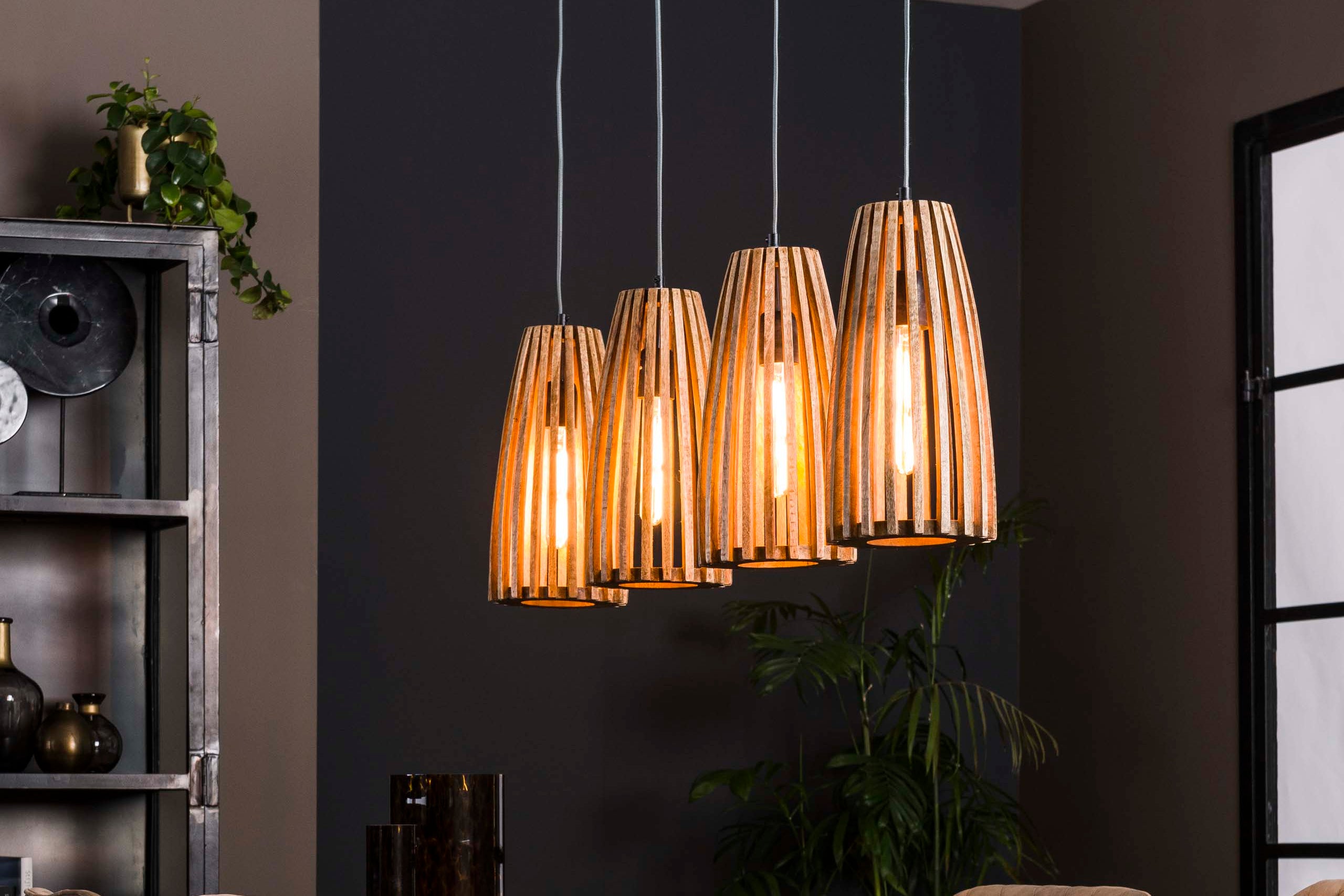 Suspension « Orenda » – 4 lampes avec abat-jours en bois de manguier