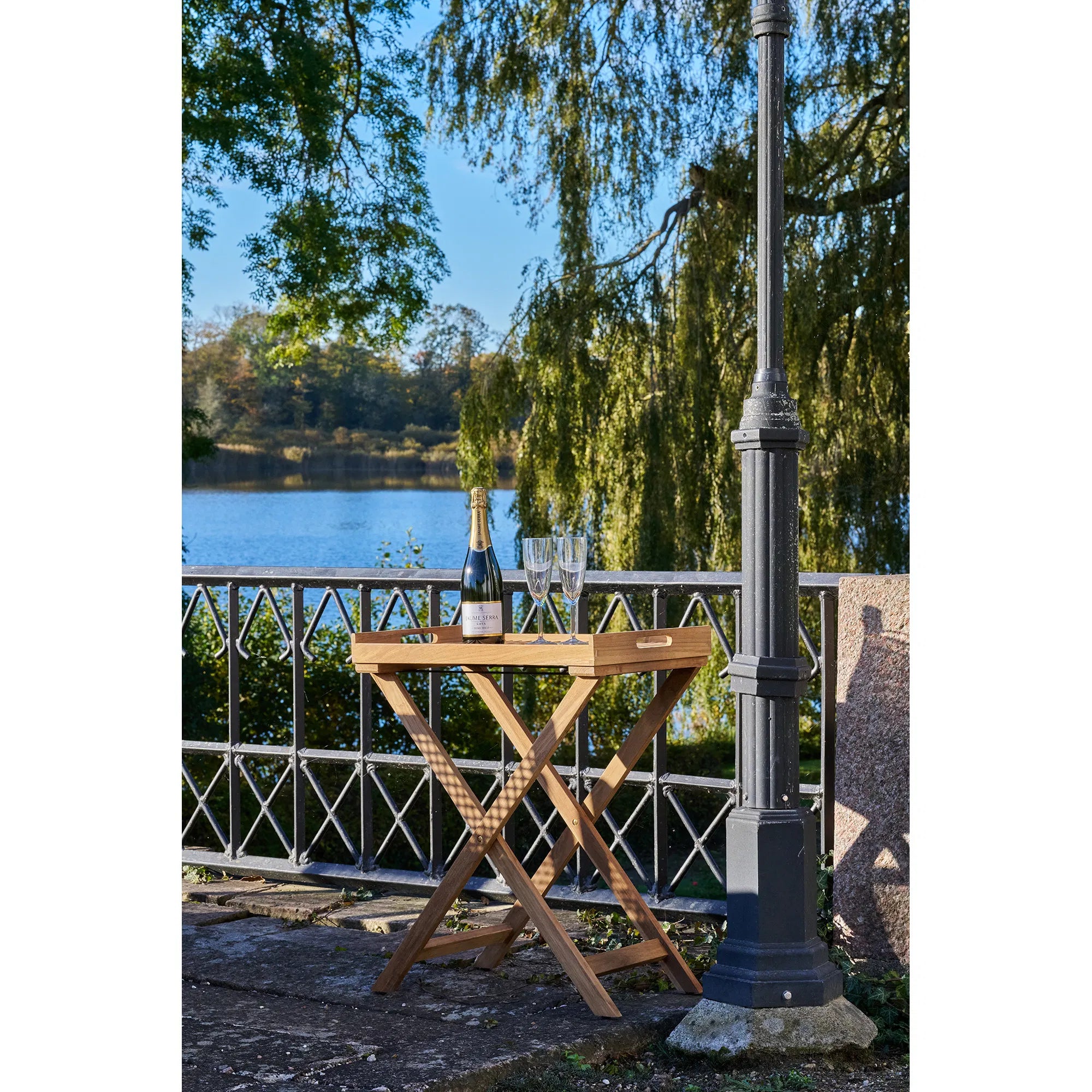 Beistelltisch Riviera aus Teakholz mit abnehmbarem Tablett