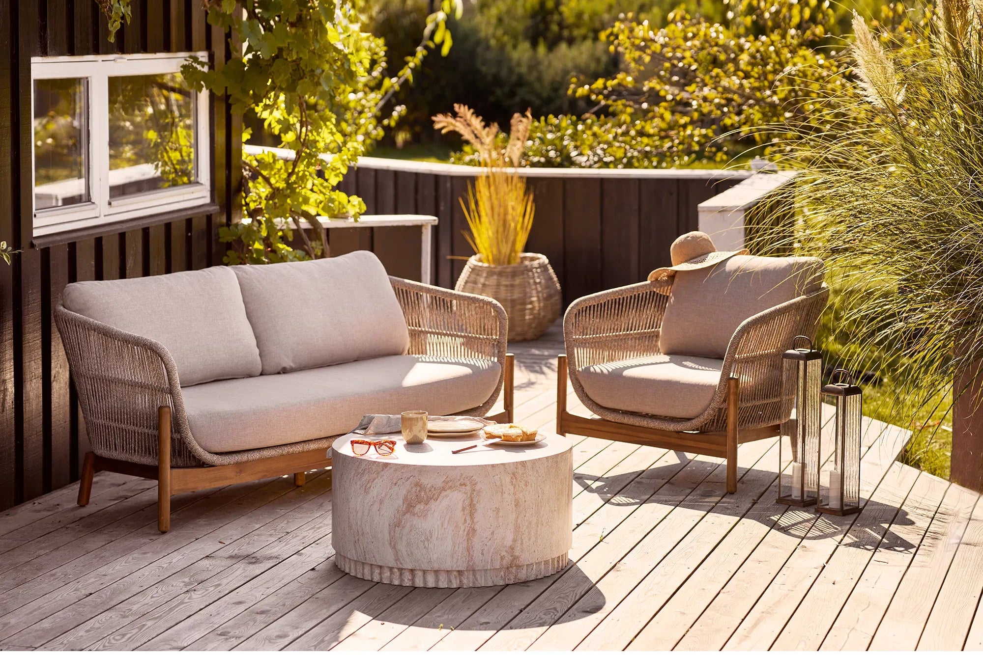 Garden Side Table Avenlya - solid stone look