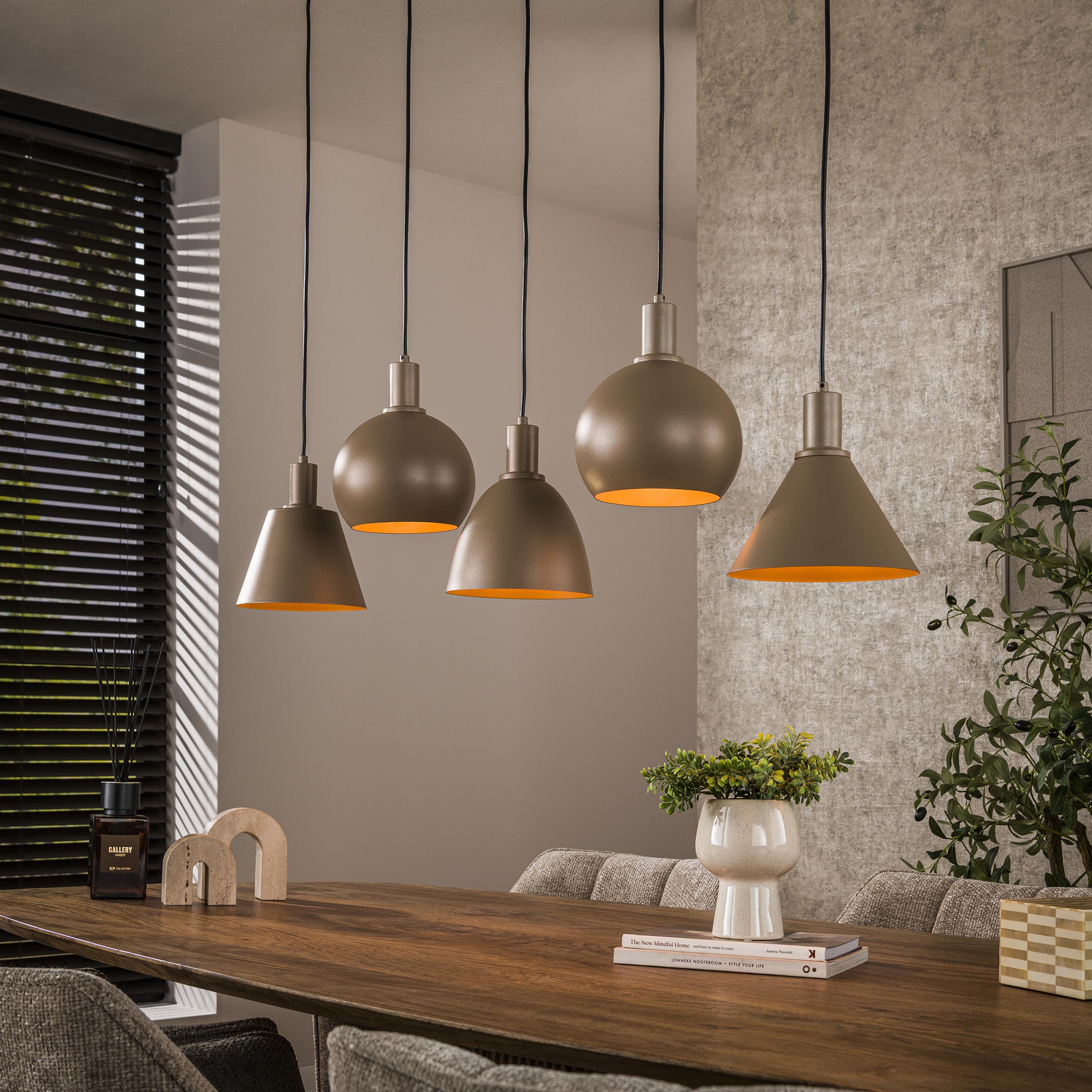 Pendant lamp Bravino – Five metal shades in Brown or Beige (five-light)
