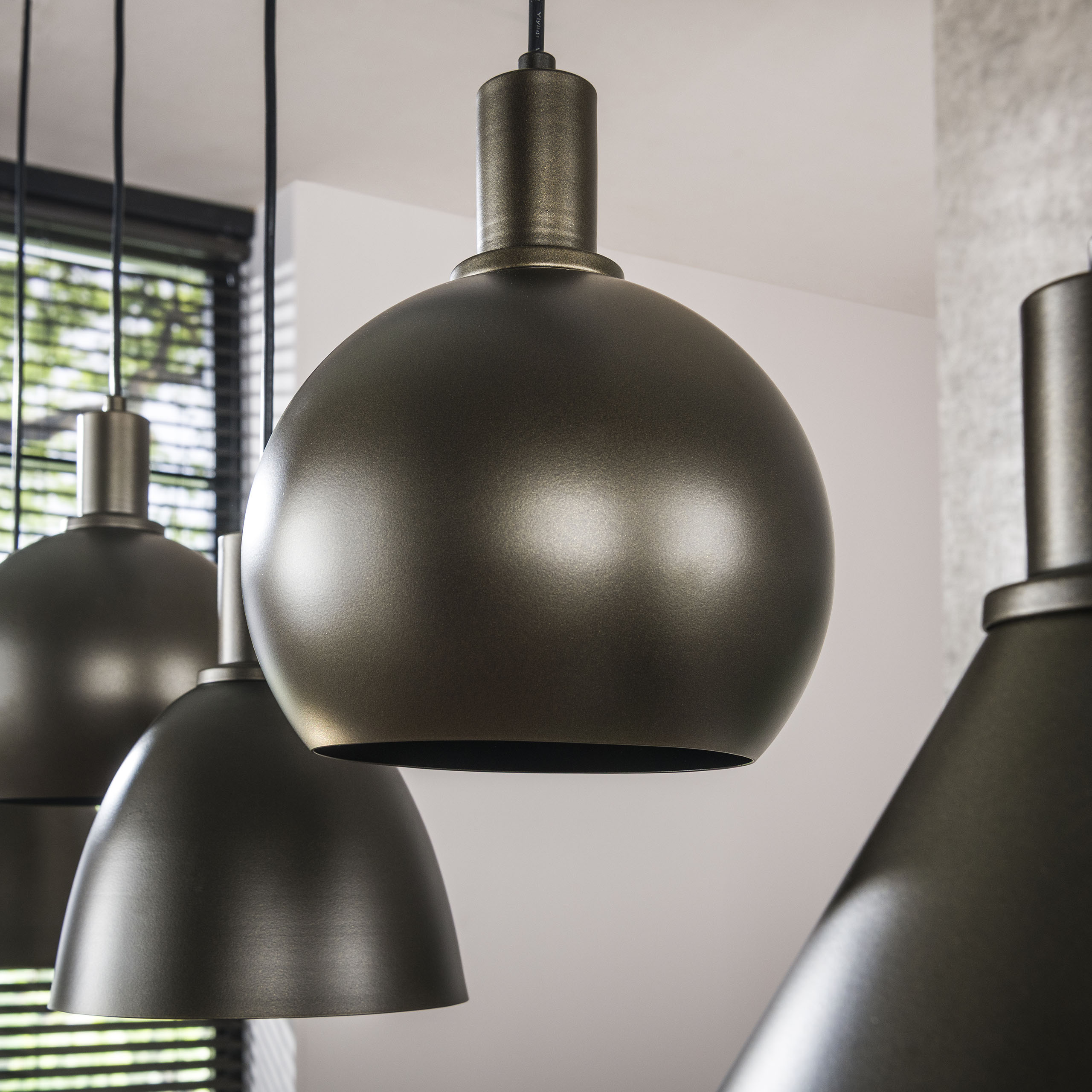 Pendant lamp Bravino – Five metal shades in Brown or Beige (five-light)