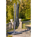Gartensonnenschierm Solvien – an enger schwaarzer véieregeger Form