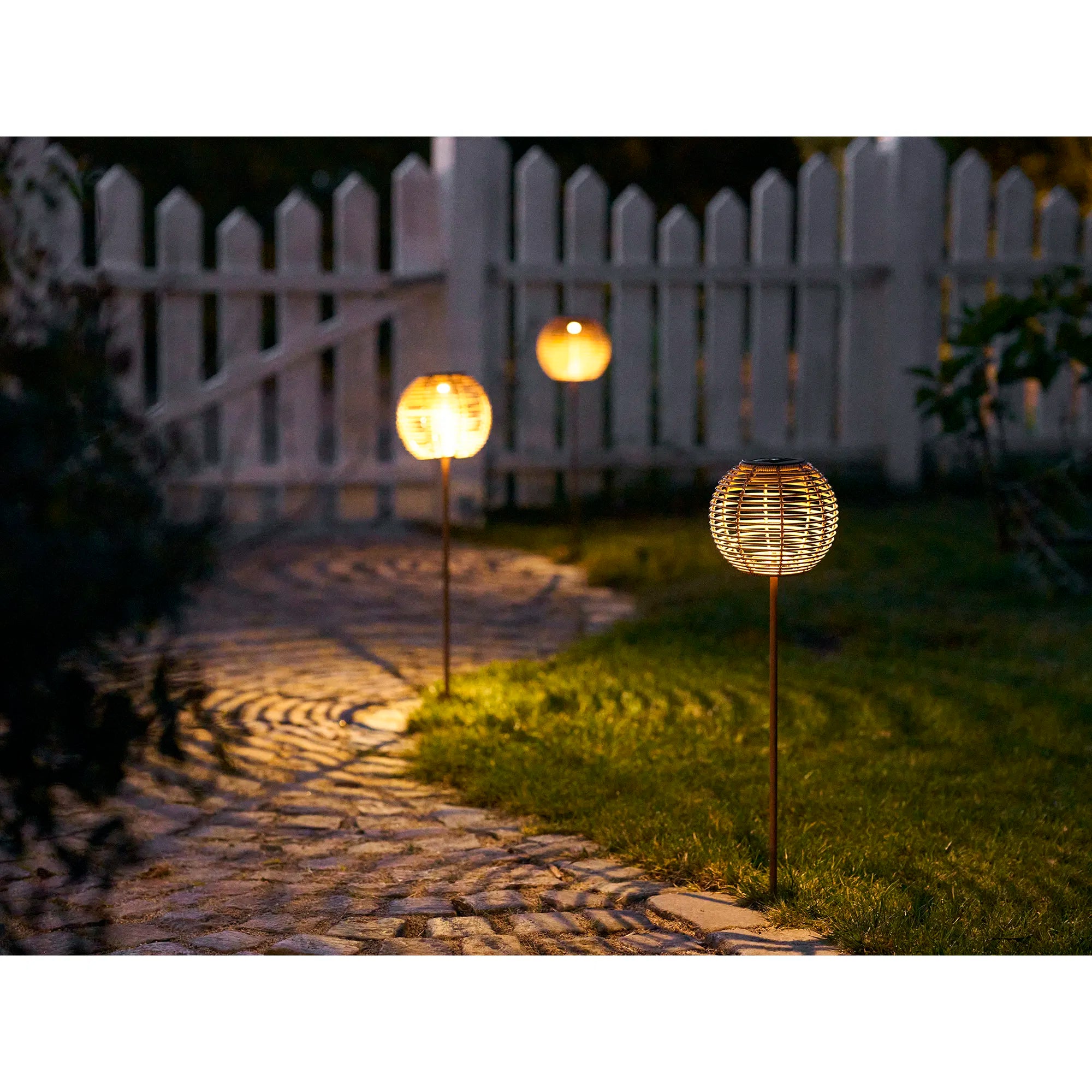Gartensolarlamp „Elmara“ – wéiderbeständeg fir Balkong & Fräiluftberäich
