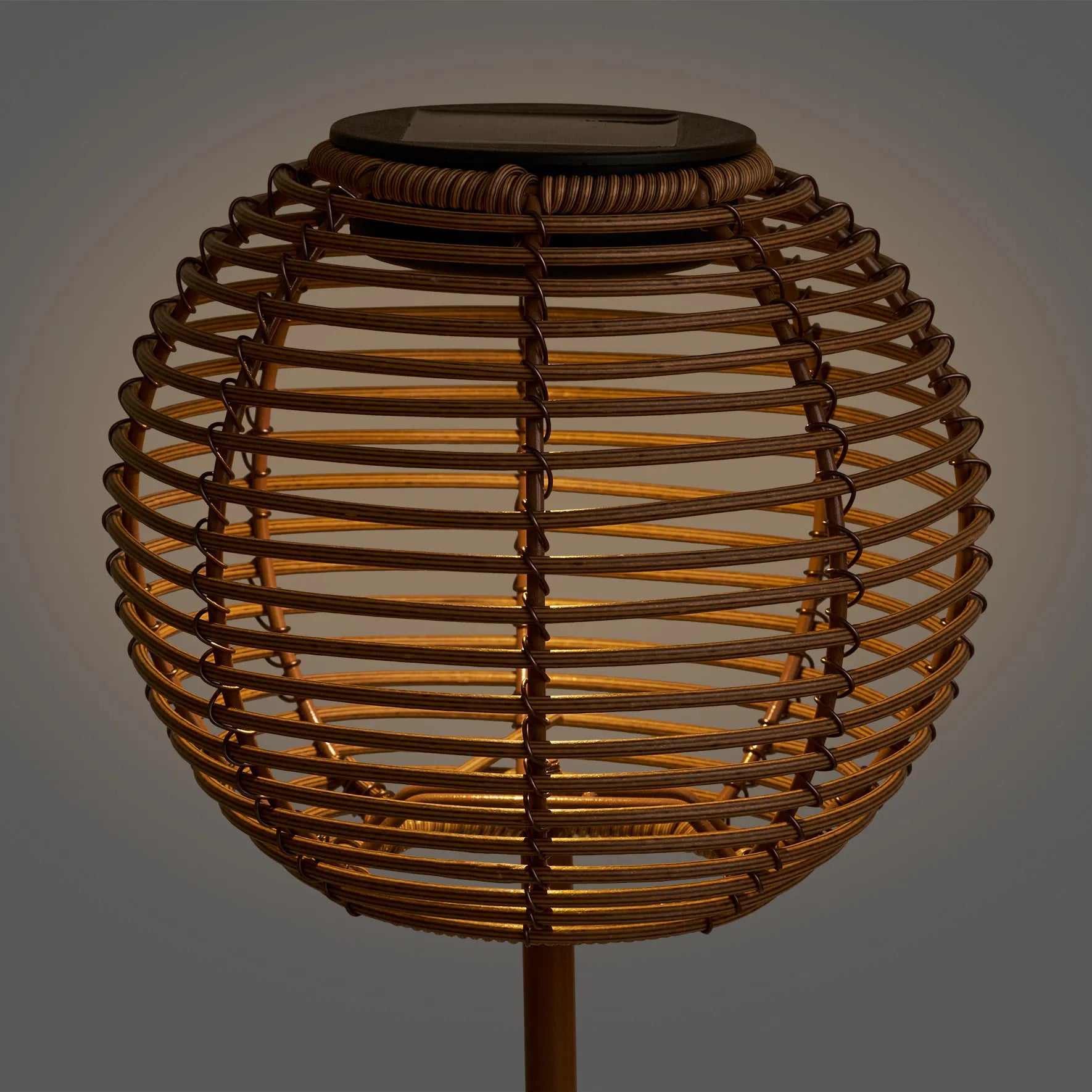 Gartensolarlamp „Elmara“ – wéiderbeständeg fir Balkong & Fräiluftberäich